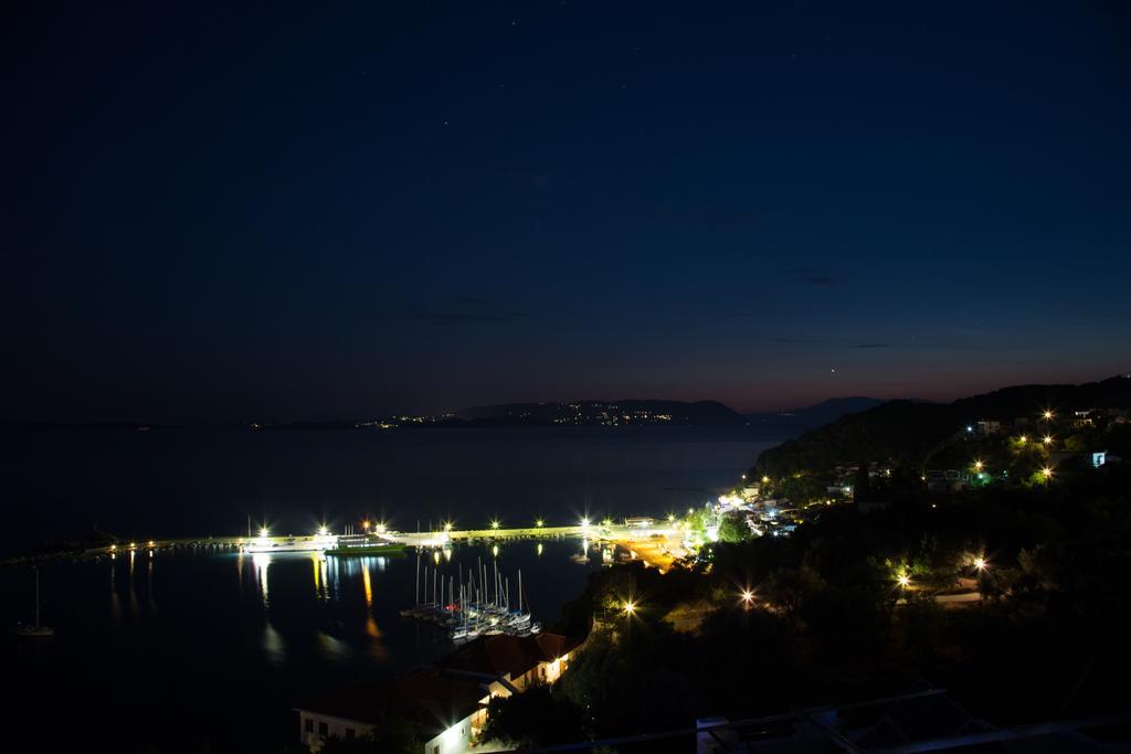 Aegean Wave - Faros Aparthotel Loutraki  ภายนอก รูปภาพ