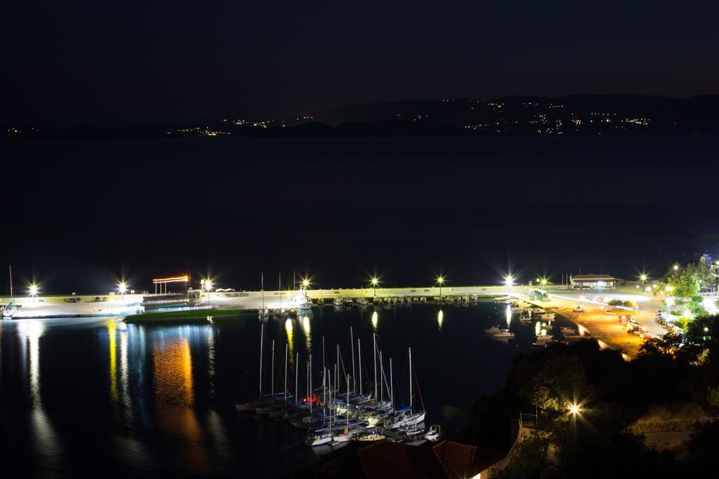 Aegean Wave - Faros Aparthotel Loutraki  ภายนอก รูปภาพ